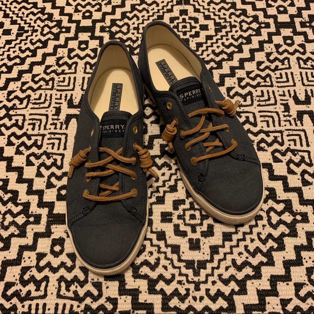 Size 7.5 Sperry Shoe